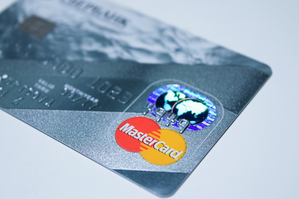 plastic-card-1647376_960_720